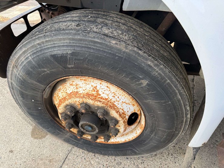 1992-international-805-box-truck,-shows-54,622-miles,-9-speed-transmission,-11r22.5-tires,-26.5’-box-image-19