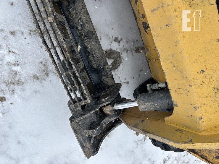 2016-caterpillar-259d-image-38