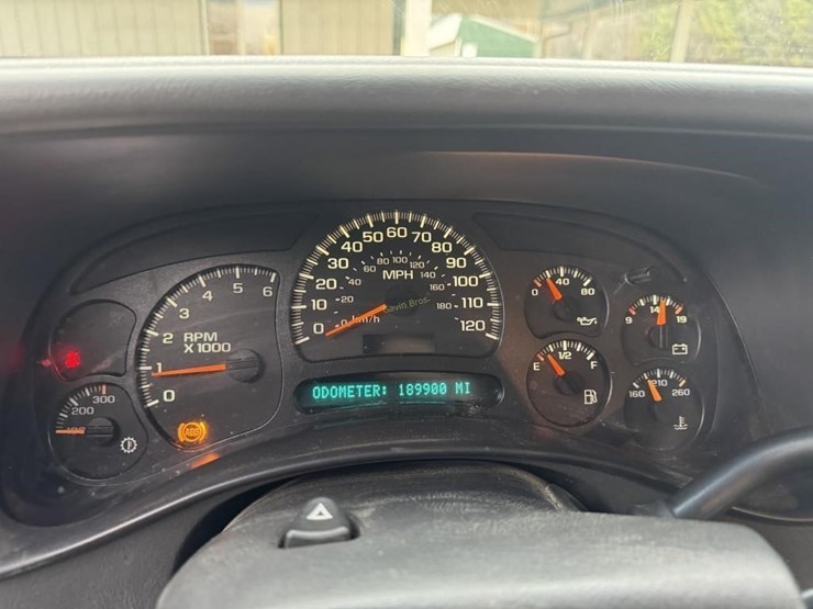 2005-chevy-silverado-2500-hd-pickup-image-16