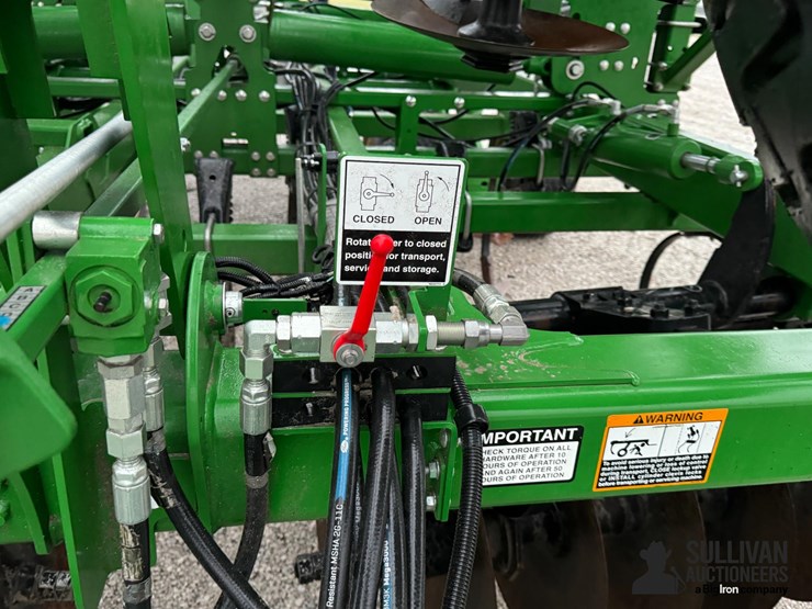 2022-john-deere-2330-image-12