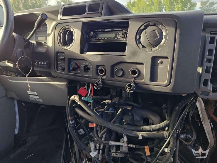 2017-ford-e450-image-14