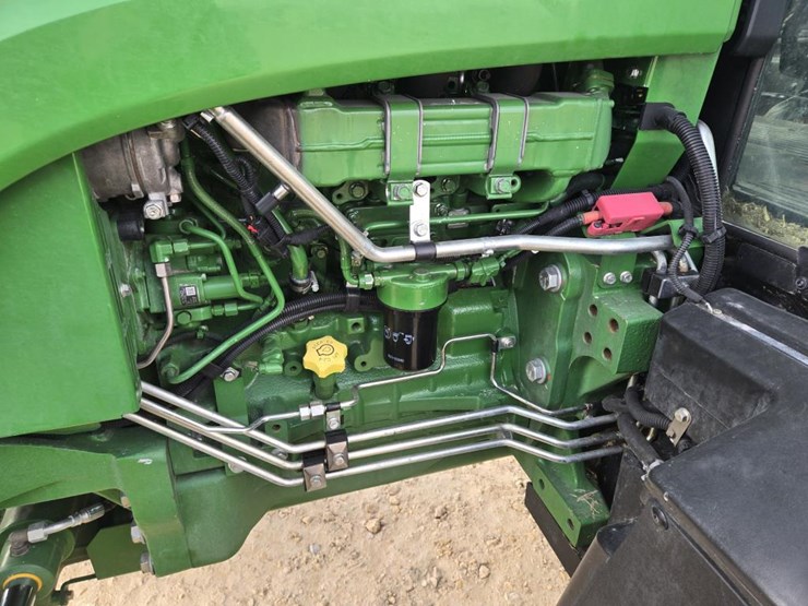 john-deere-6135e-image-11