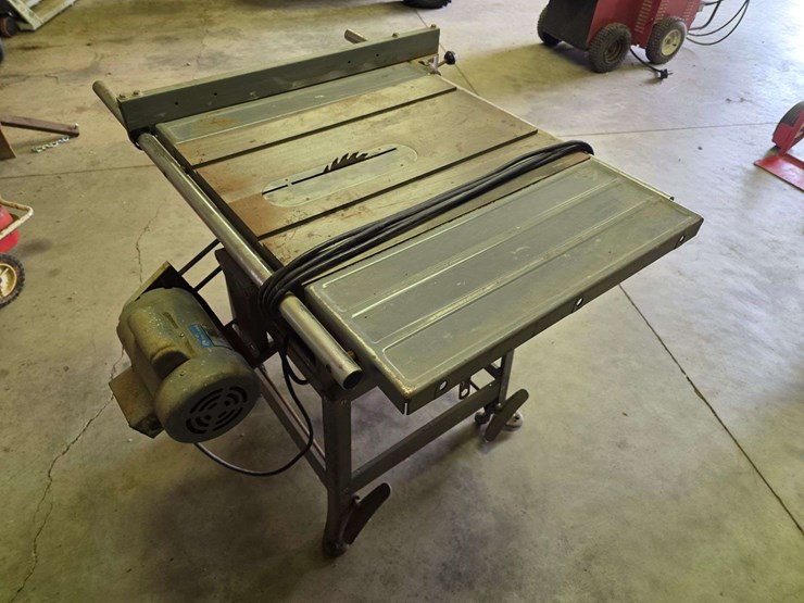 rockwell-model-10-contractors-saw,-1.5hp-with-an-assortment-of-blades-image-9