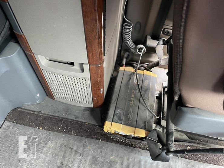 2014-freightliner-cascadia-125-image-26