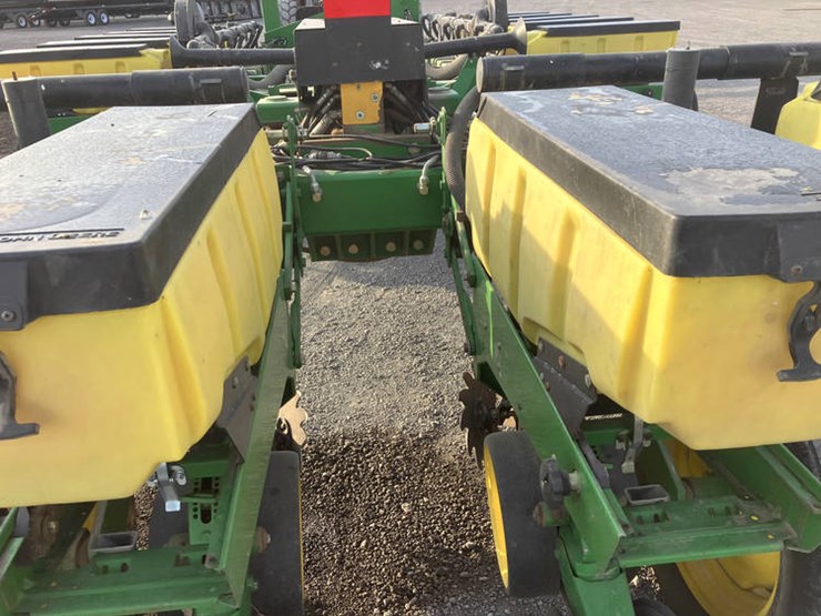 john-deere-7200-image-17