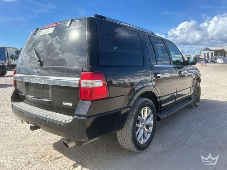 2017-ford-expedition-limited-image-4