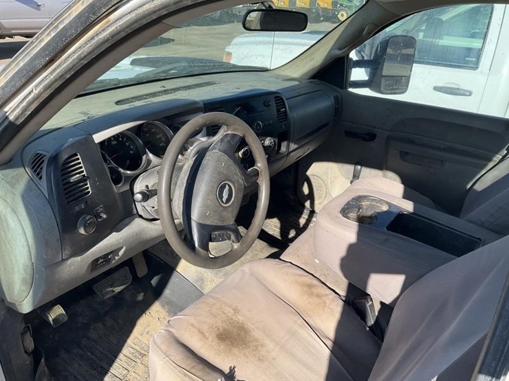 2013-chevrolet-2500-image-12