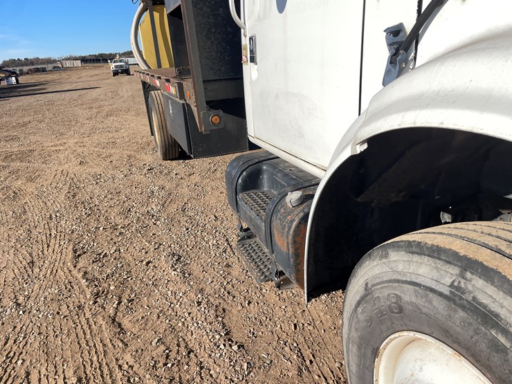 international-4700-image-8