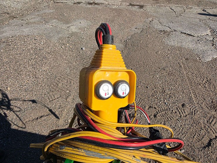 frontier-sb1174-3pt-snowblower-with-skid-loader-quick-attachment-adapter-plate,-2-years-old,-hydraul-image-5