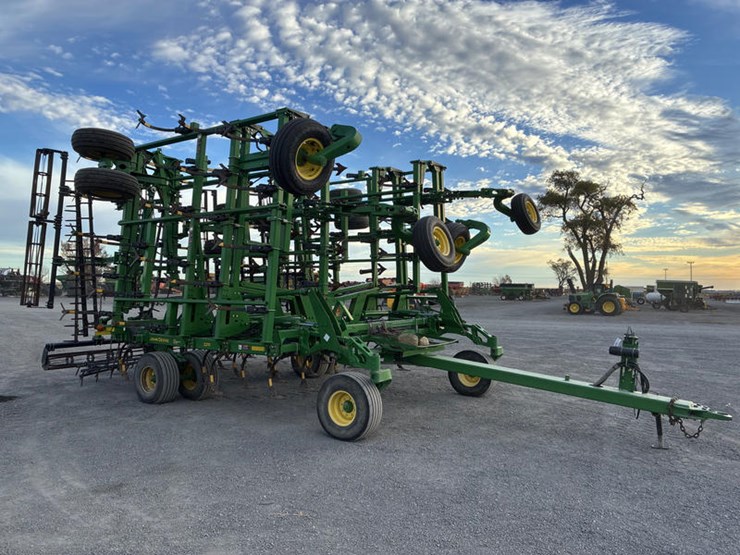 john-deere-2210-image-3