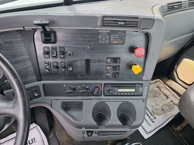 2007-freightliner-cl120-day-cab-semi,-978,000-miles,-detroit-series-60-–-14l-engine,-515hp,-10-speed-image-29