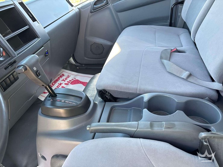 2019-isuzu-nrr-image-11