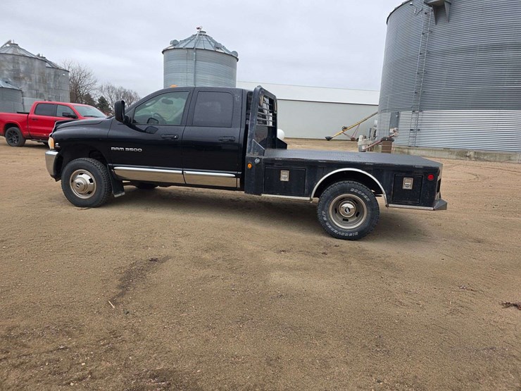 2005-dodge-ram-3500-image-15