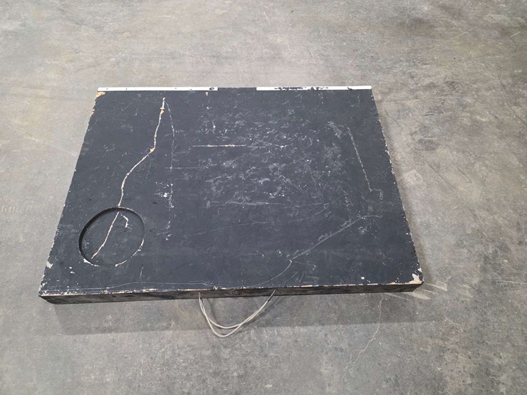 like-a-mankato-portable-fish-house,-4’-x-6’,-1-fishing-and-1-spear-hole-with-furnace-vent-image-4