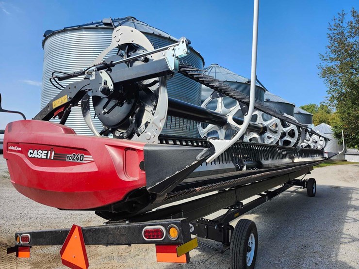 2024-case-ih-fd-240-flex-draper-head,-40’-image-1