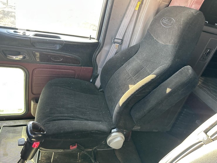 2014-peterbilt-386-image-29