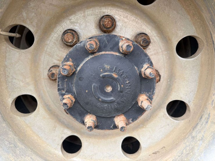 2006-freightliner-columbia-grain-truck,-549,000-miles,-8-year-old-box,-eaton-speed-shift-10-speed-tr-image-27