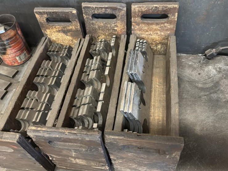 #178-•-chipper-knives*-image-1