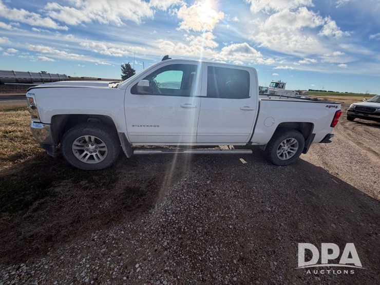 2017-chevrolet-1500-image-13