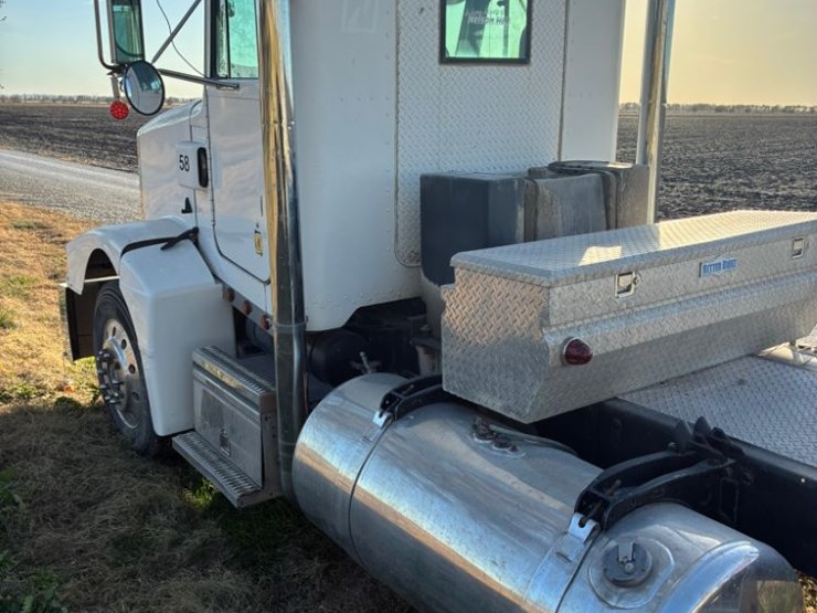 1990-peterbilt-377-image-3