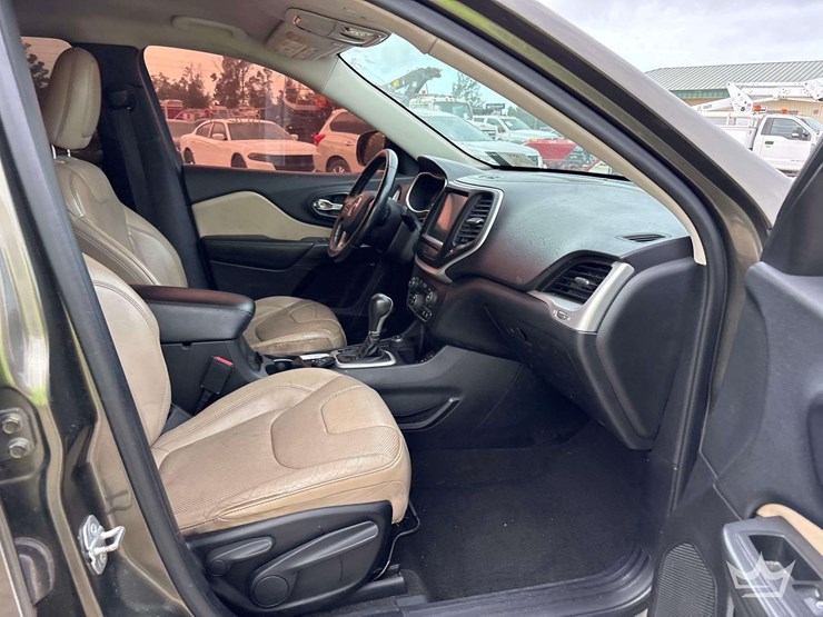 2015-jeep-cherokee-image-18