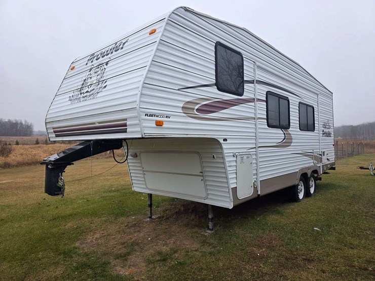 2004-prowler-fleetwood-5th-wheel-rv,-model-255-bhs,-12’-slide-out,-newer-19’-awning,-1-queen-front-b-image-58