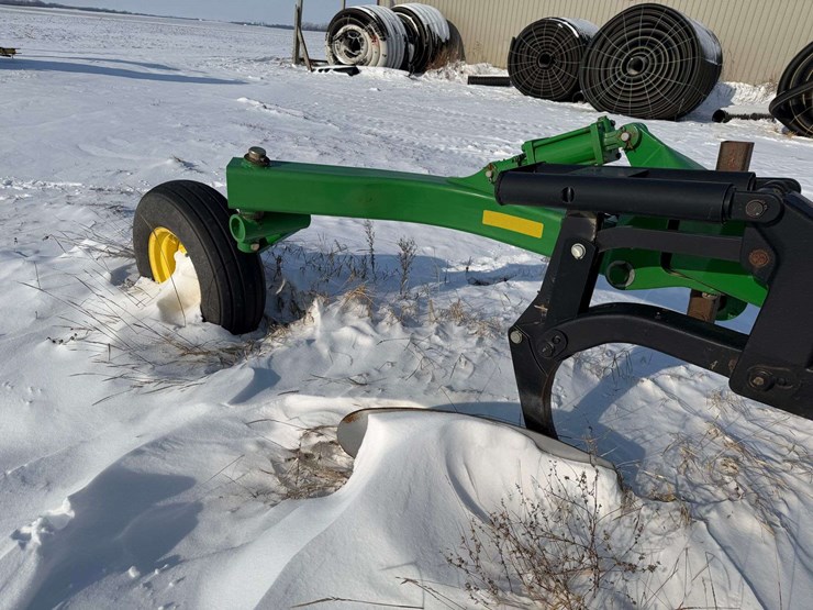 john-deere-3710-image-12