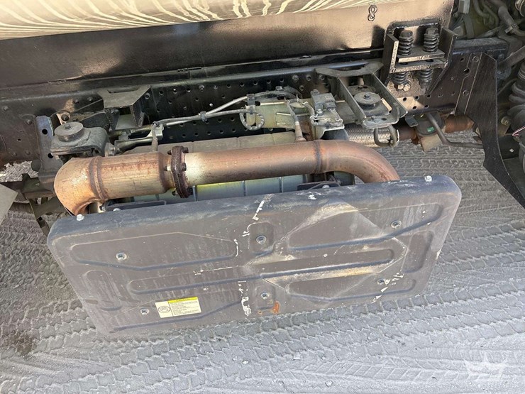 2019-isuzu-nrr-image-27