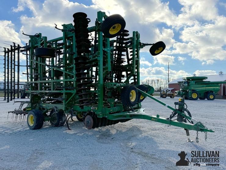 2022-john-deere-2330-image-3