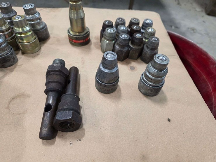 large-assortment-of-hydraulic-ends,-includes:-11-–-jd-ends,-5-–-old-int-to-jd,-3-–-old-ih-male,-1-–-image-3