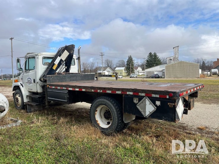 1999-freightliner-fl70-image-11