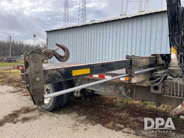 1999-freightliner-fl70-image-25