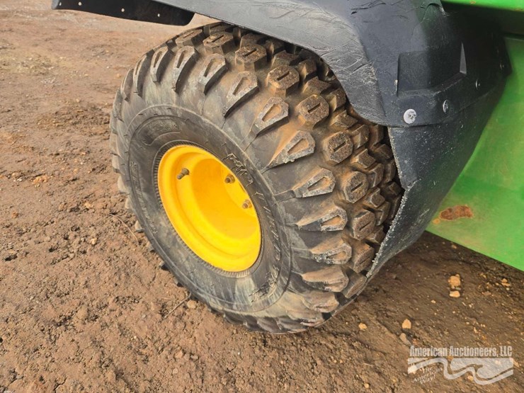 john-deere-turf-gator-image-11
