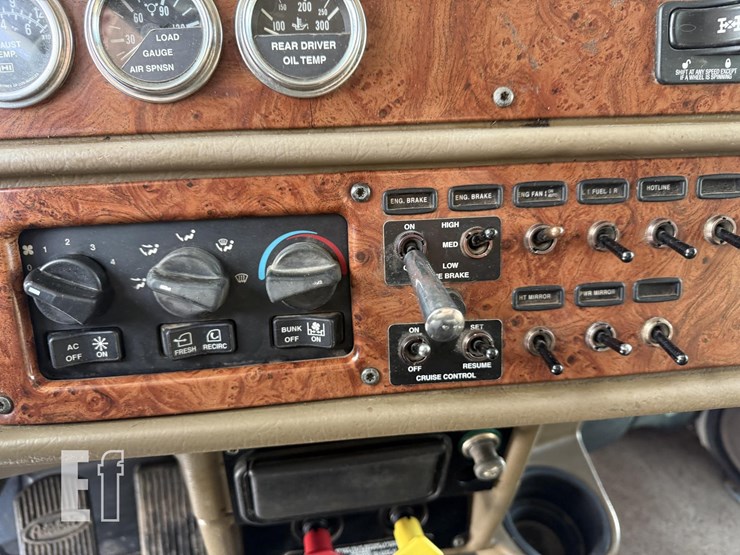 2004-peterbilt-379-image-68