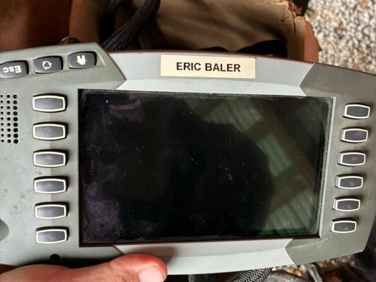 2011-massey-ferguson-2190-image-21