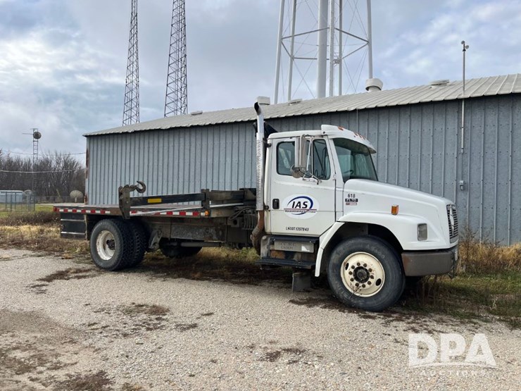 1999-freightliner-fl70-image-4