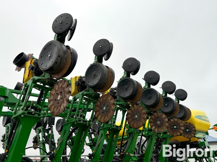 2015-john-deere-1795-image-13