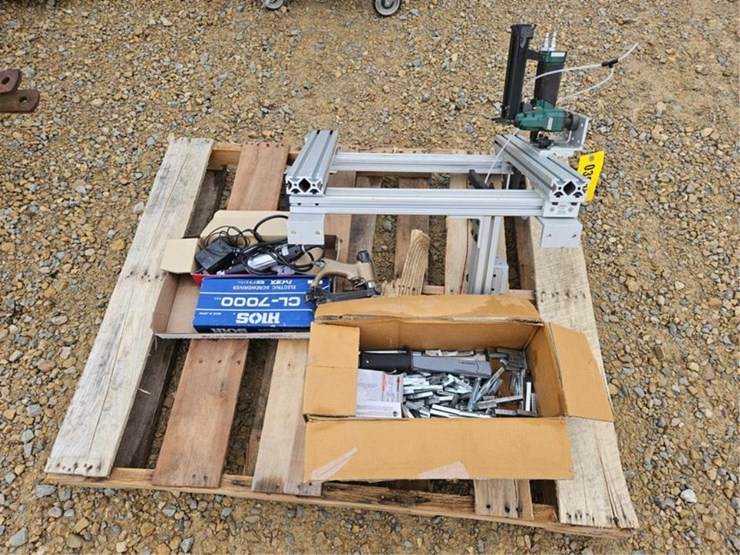 #3992-•-pallet-of-pneumatic-staplers-and-nailers-image-5