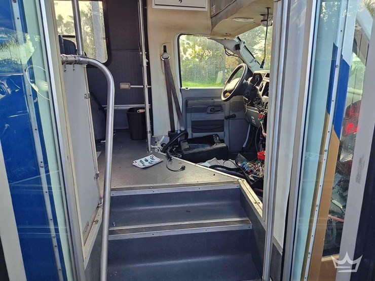 2017-ford-e450-image-17