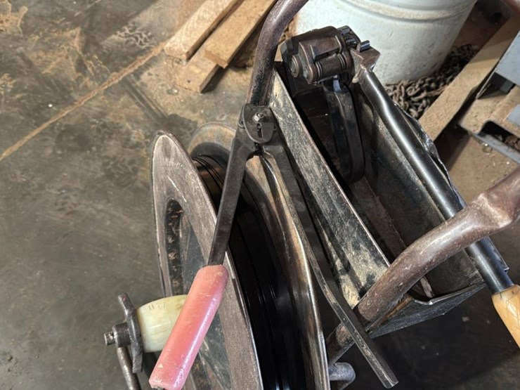 #174-•-banding-cart-and-tools-image-5