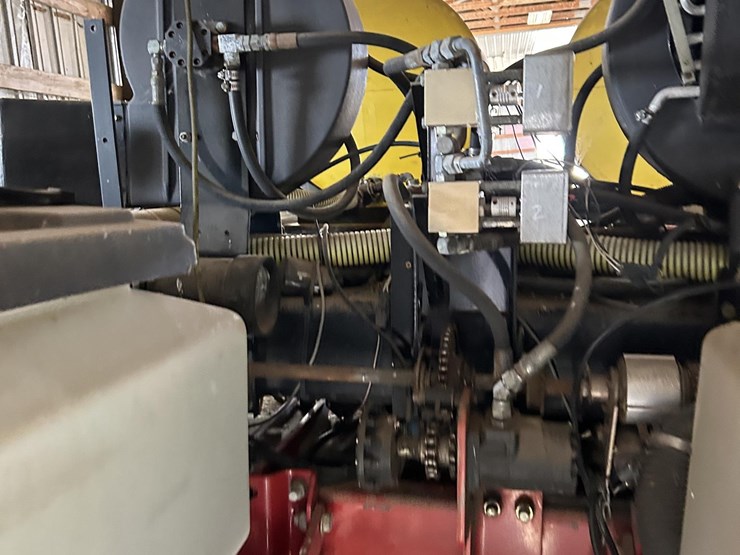 2004-white-8516-image-23