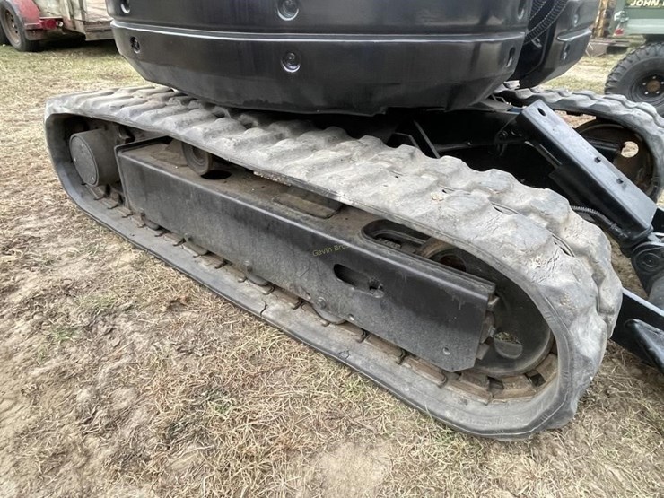 komatsu-28uu-2-mini-excavator-image-7