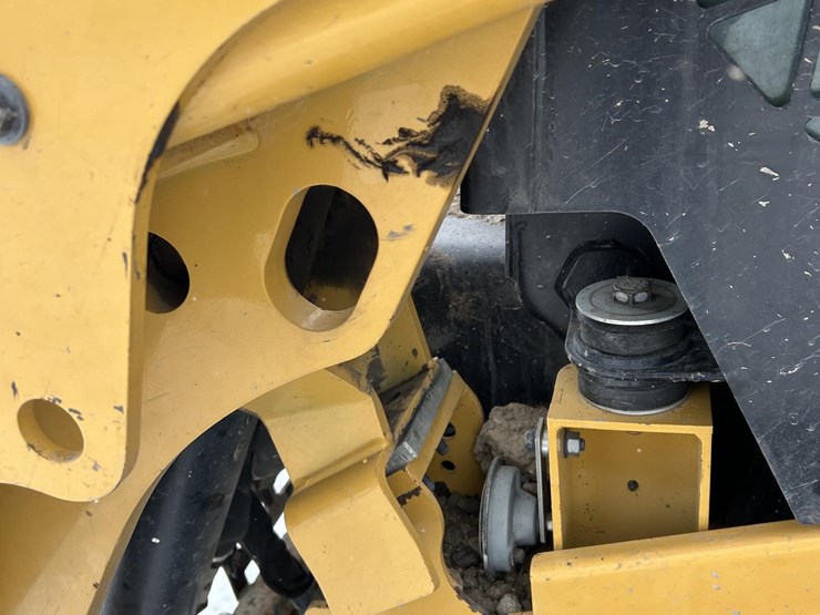 2019-caterpillar-259d-image-41