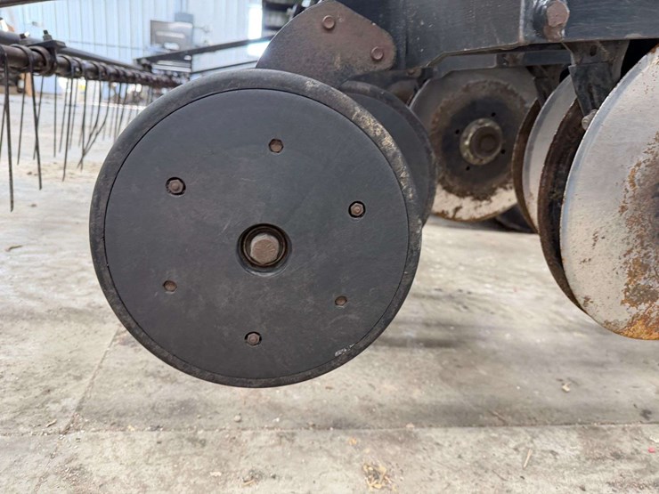 great-plains-20’-grain-drill,-10”-spacing,-3pt-converted-into-a-pull-type,-has-markers,-front-coulte-image-27