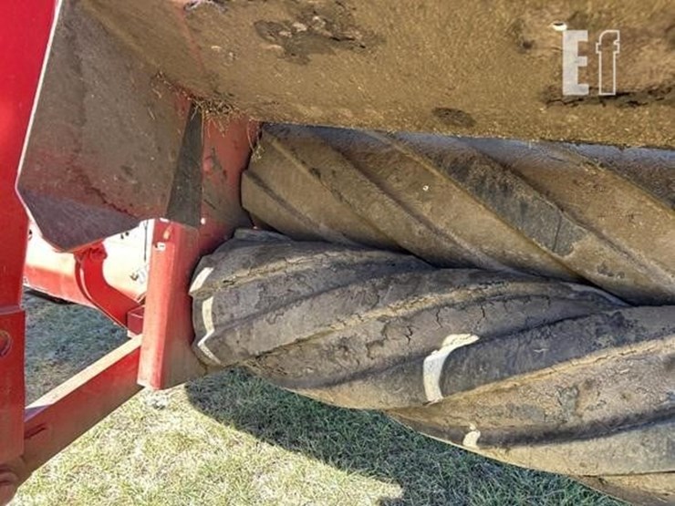 2014-new-holland-h7460-image-36