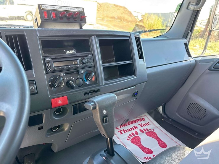 2019-isuzu-nrr-image-10