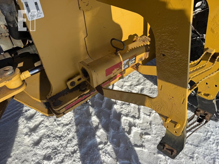 2011-deere-624k-image-25