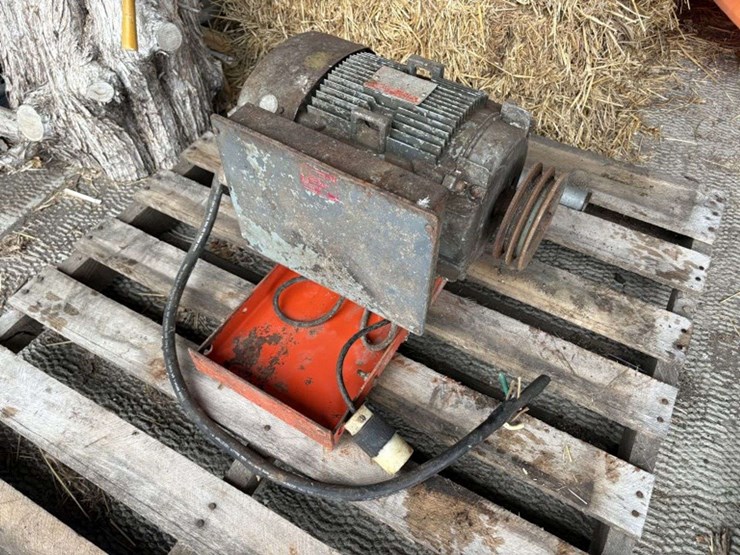 electric-motor,-7.5hp,-1ph,-220v,-(no-plug),-30a-110v-plug-image-1