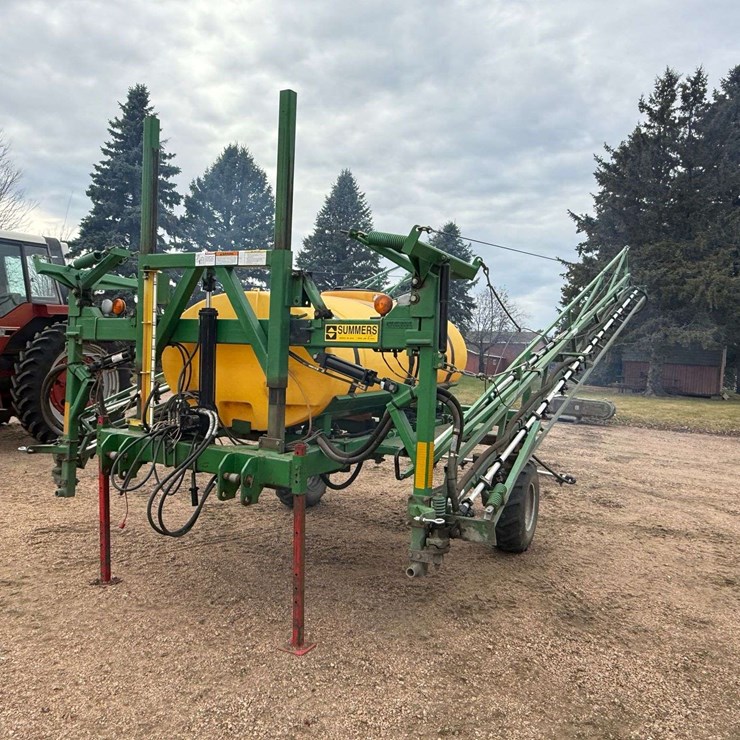 Summers 90’ Sprayer, 3pt Hookup, 500 Gallon Tank, 5 Section Shut Offs, Comes with Controller, Wings