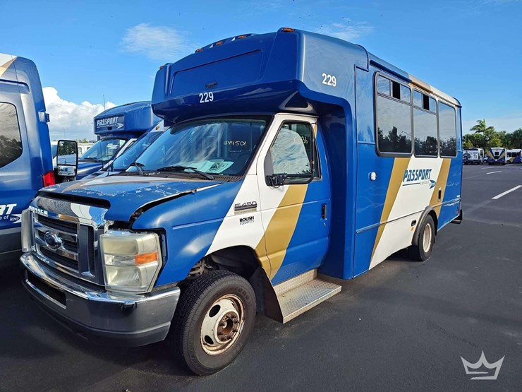 2017-ford-e450-image-1